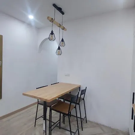 Lemon Tree Apartment *